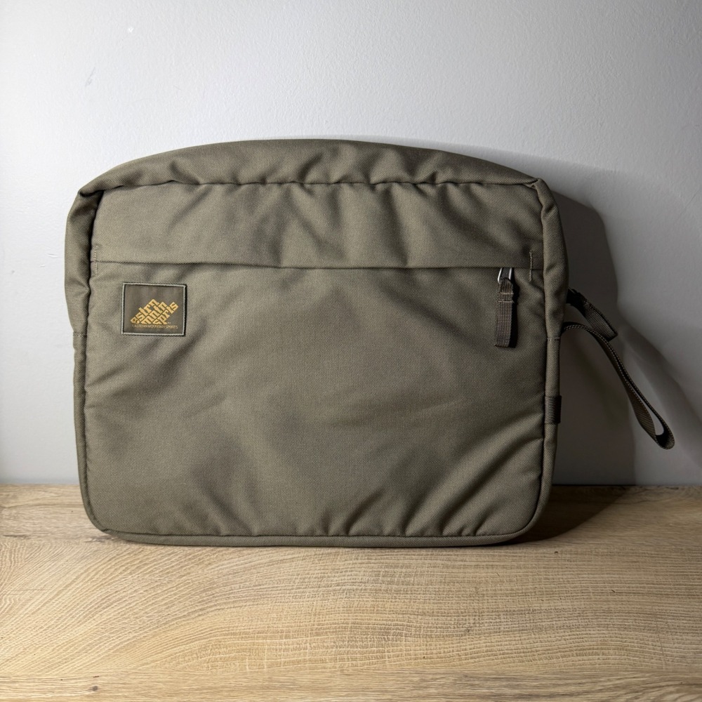 Eastern Mountain Sports EMS Olive Green Padded Travel‎ Hiking Gorpcore Neutral